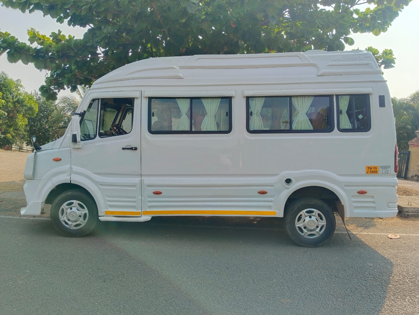Tempo Traveller 18 Seater Rental — photo 1