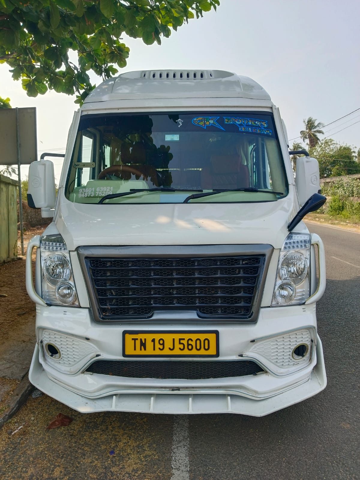 Tempo Traveller 14 Seater Rental — photo 1